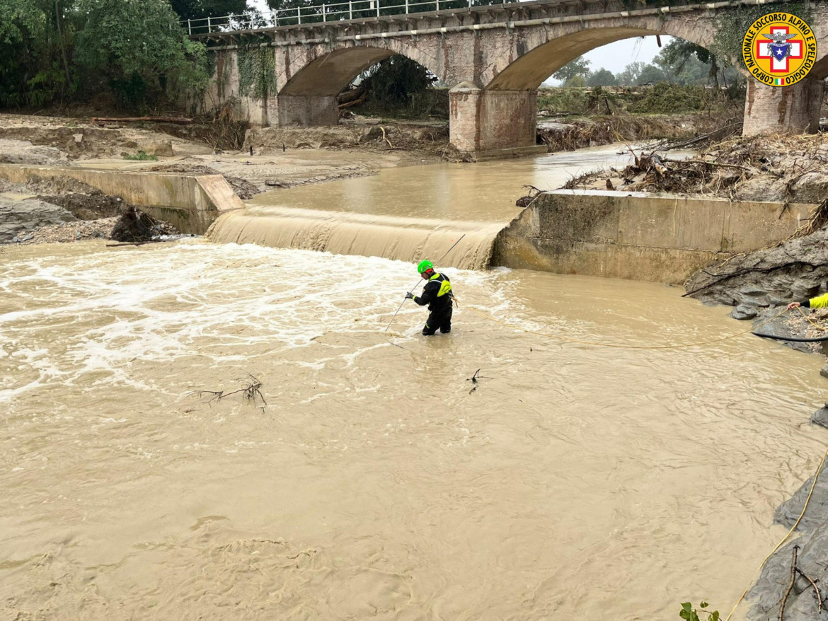 Sott’acqua la Toscana centrale, sette morti e due dispersi