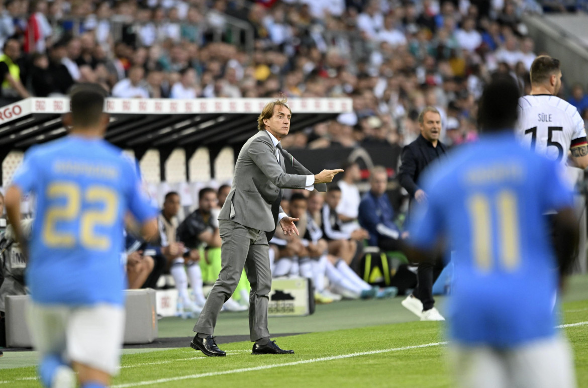 Mancini lancia uno sguardo verso il futuro, ma il presente è doloroso