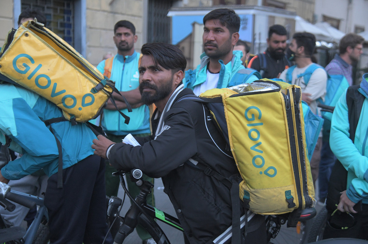 Firenze, sciopero dei rider: basta con il lavoro a cottimo