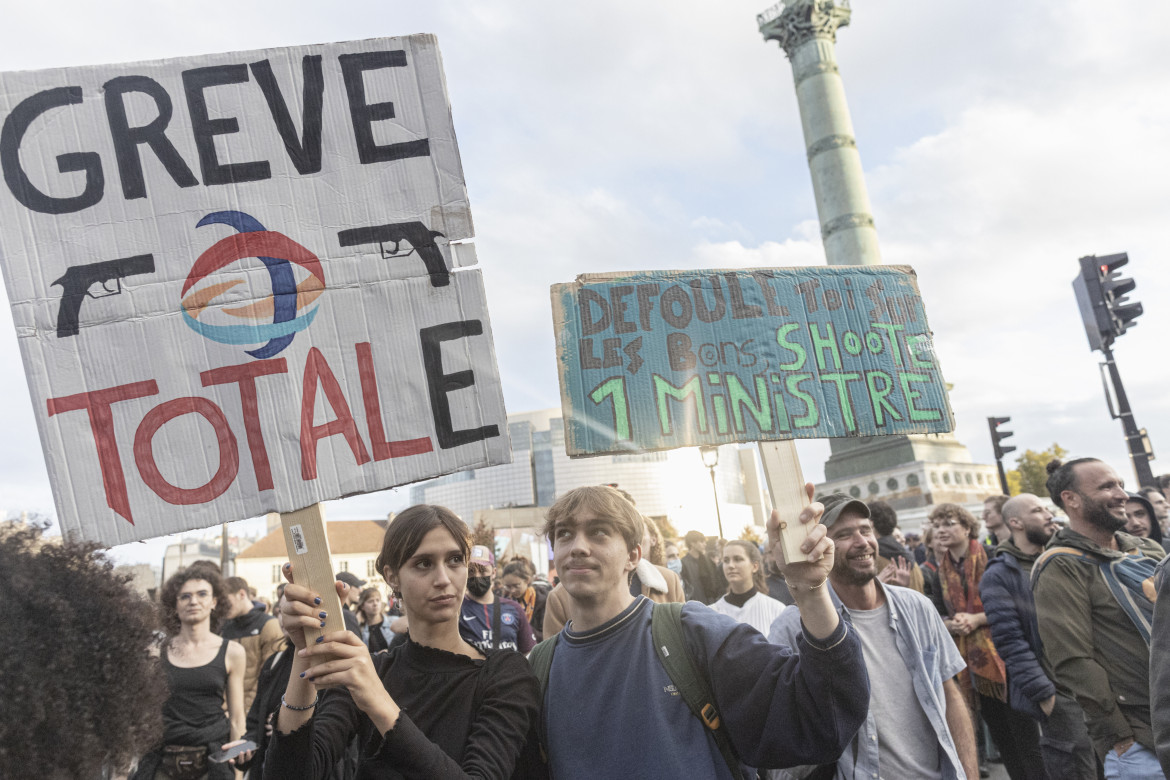 Macron alle prese con l’autunno caldo, Francia in agitazione