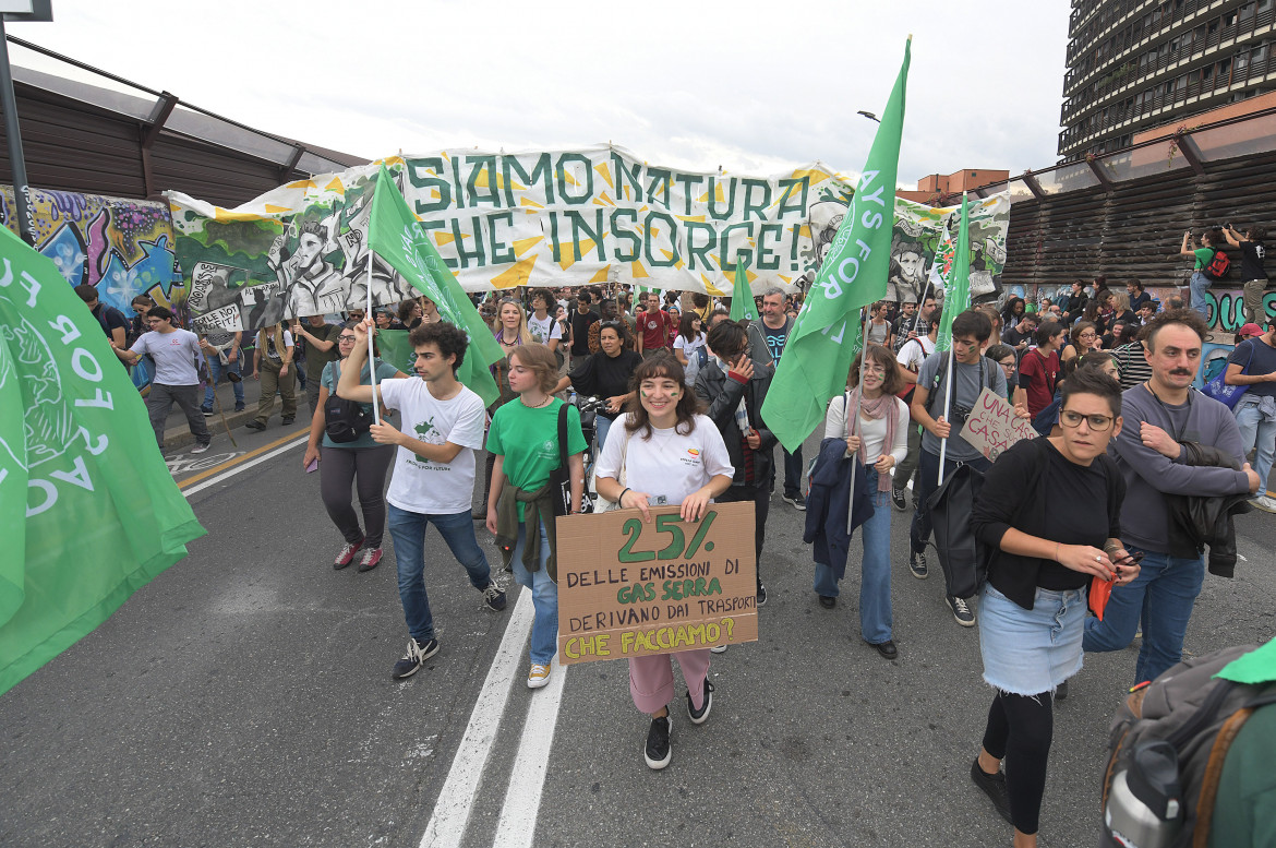 Ambiente e lavoro marciano insieme. In 15 mila a Bologna