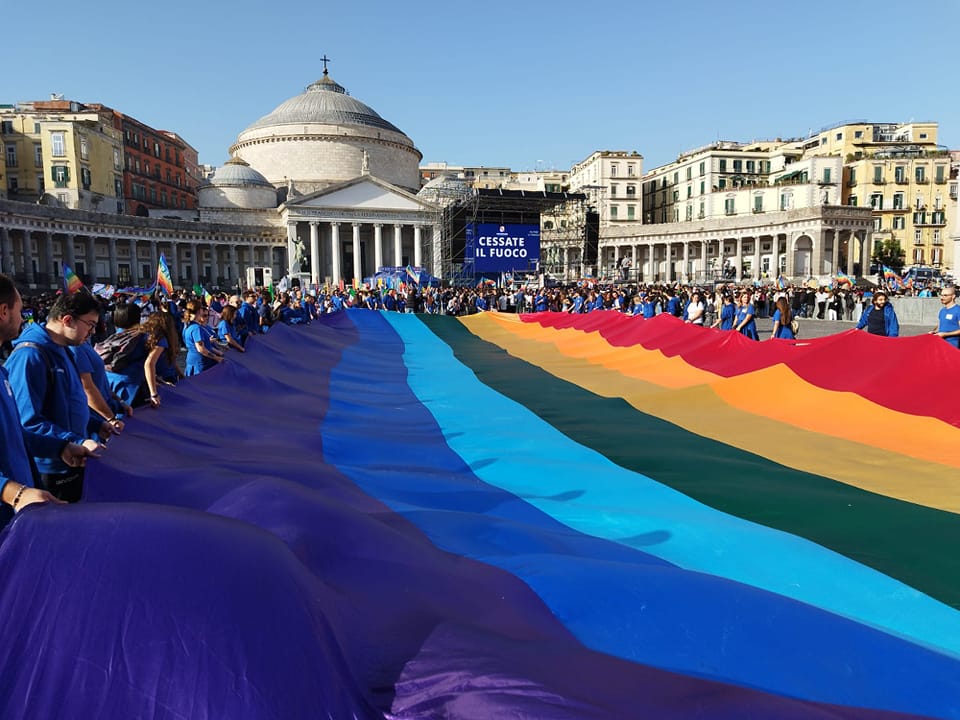 La parata di De Luca: solo le scuole in piazza con i bus della regione