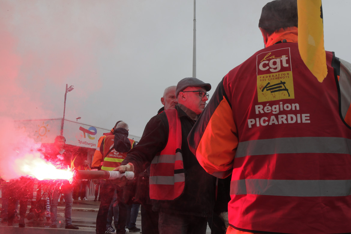 Blocco dei carburanti, in Francia cresce la rabbia