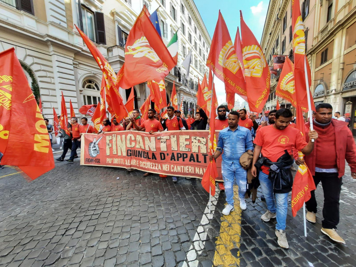 La pancia e i diritti. In corteo la classe “multietnica”