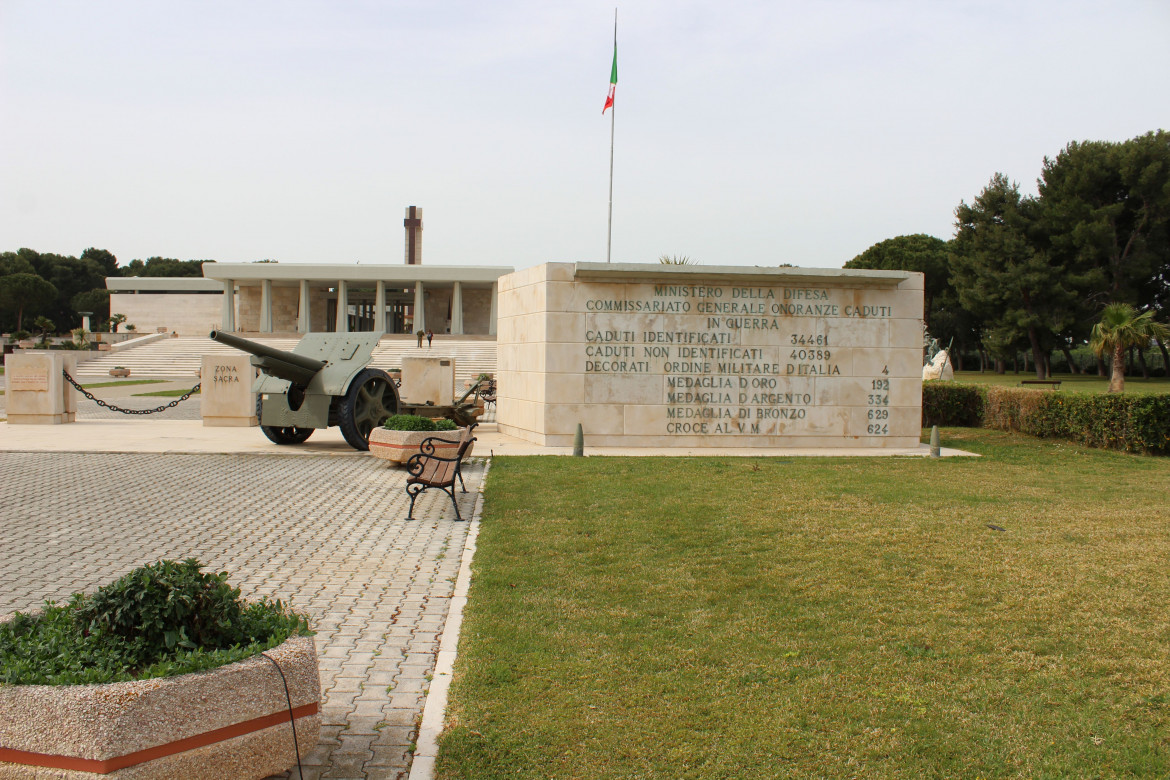 Mattarella al sacrario di Bari che ricorda gli “Eroi d’oltremare”