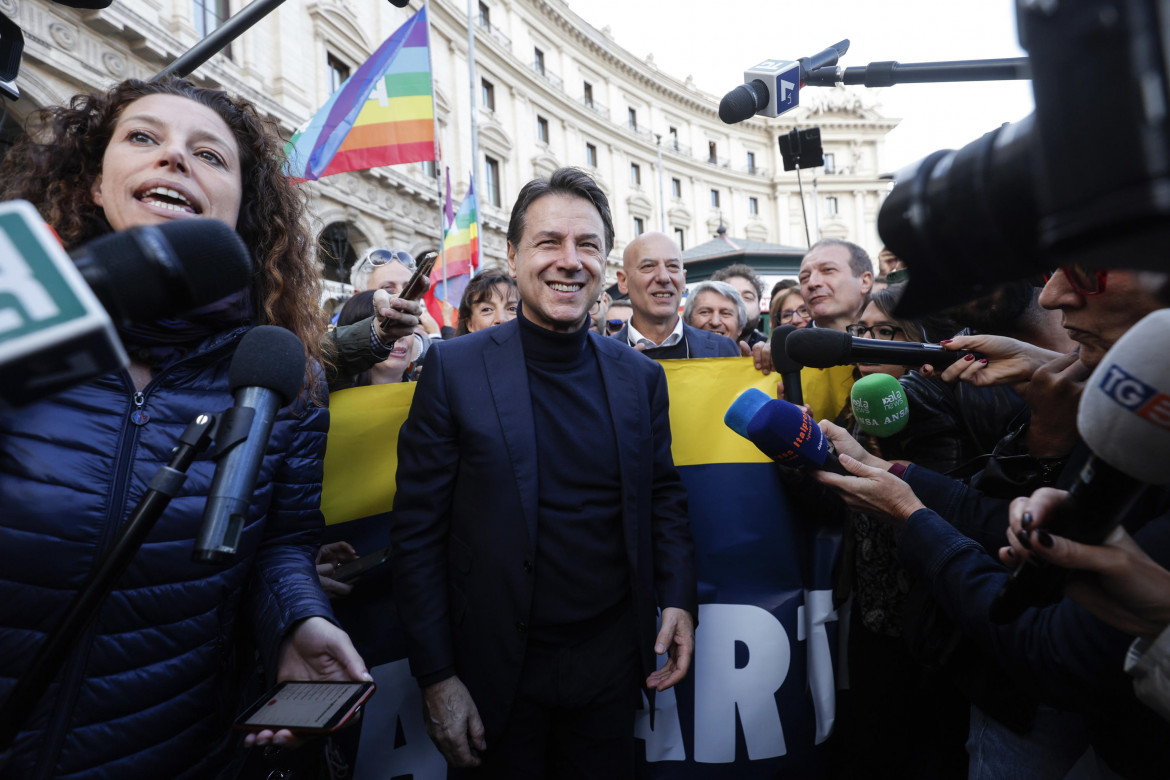 Conte il pacifista: «Basta armi a Kiev»