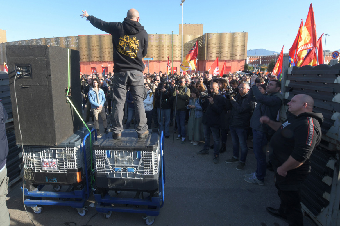 Ex Gkn, una comunità resistente al posto dei camion