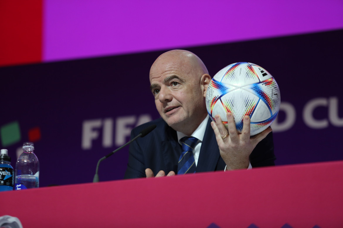 Anche gli inglesi  mollano Infantino: «Ci ha minacciato»