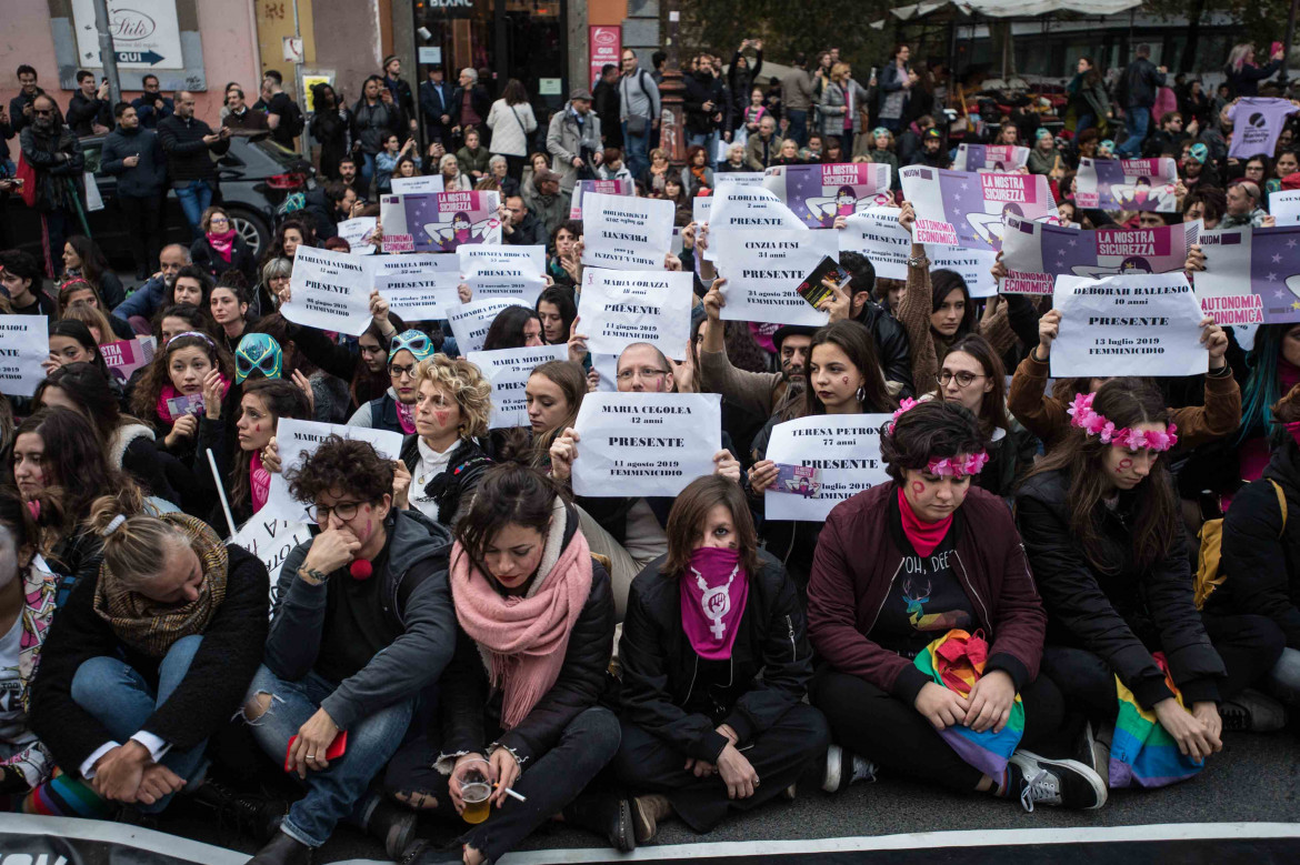 In corteo a Roma e Bologna: «Basta guerre sui nostri corpi»