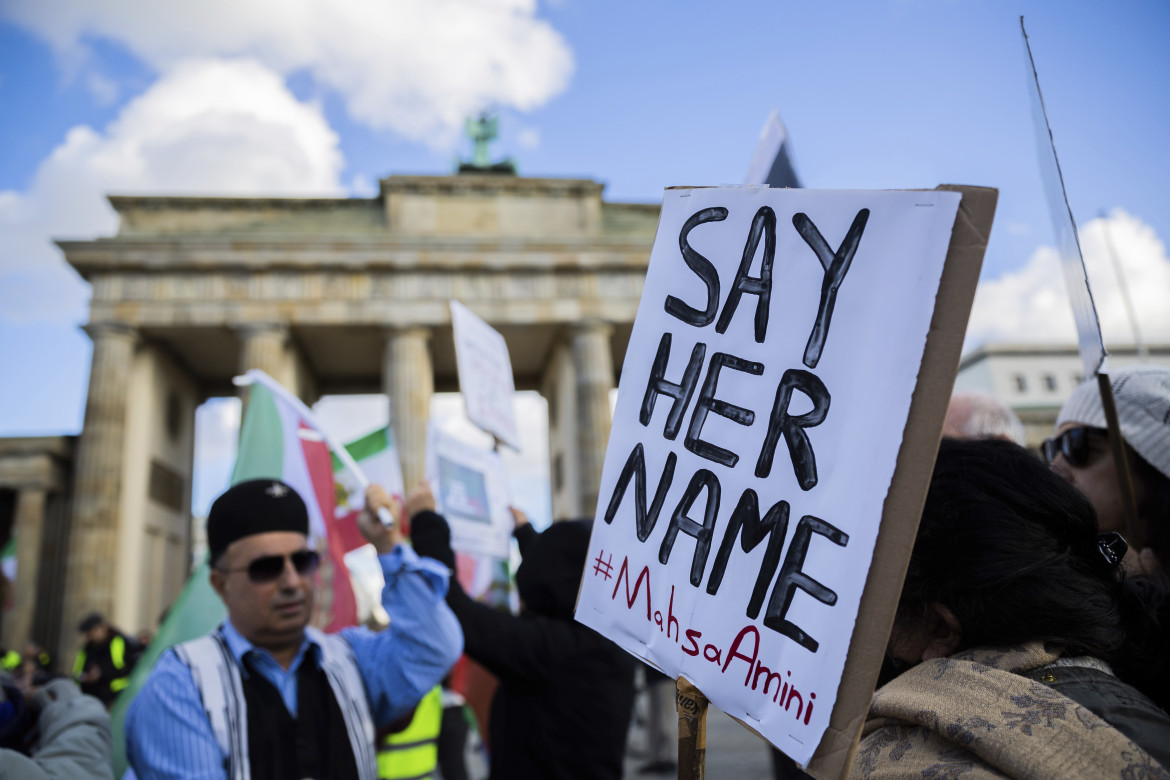 Protesta del 5 novembre a Berlino contro il regime iraniano, foto Dpa via Ap