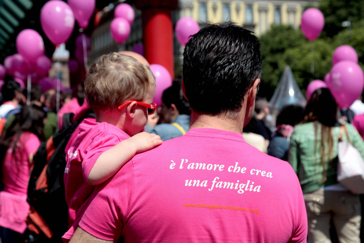 Ad una manifestazione delle famiglie arcobaleno foto Ansa