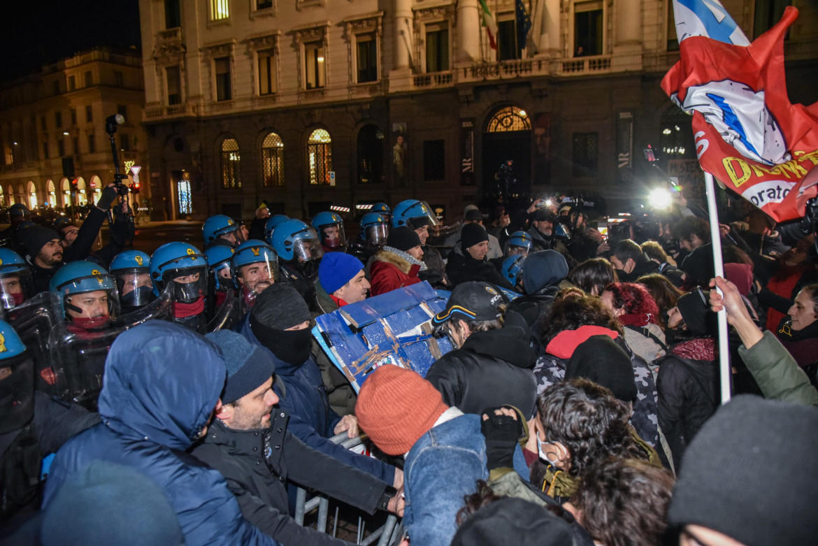 Le proteste alla Prima della Scala foto Ansa