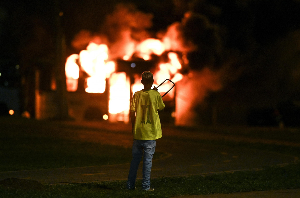 Brasilia, notte di paura. Assalto bolsonarista alla sede della polizia