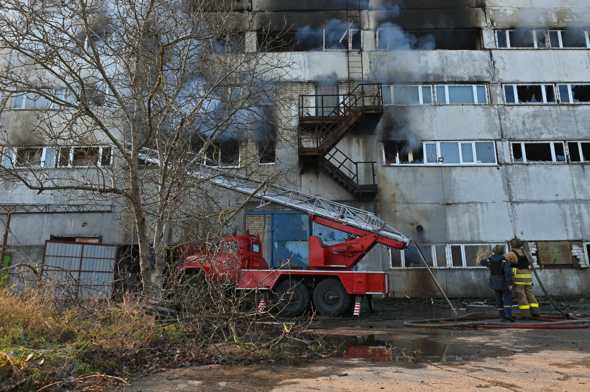 Sole e bombe a Kherson. Un altro giorno di paura