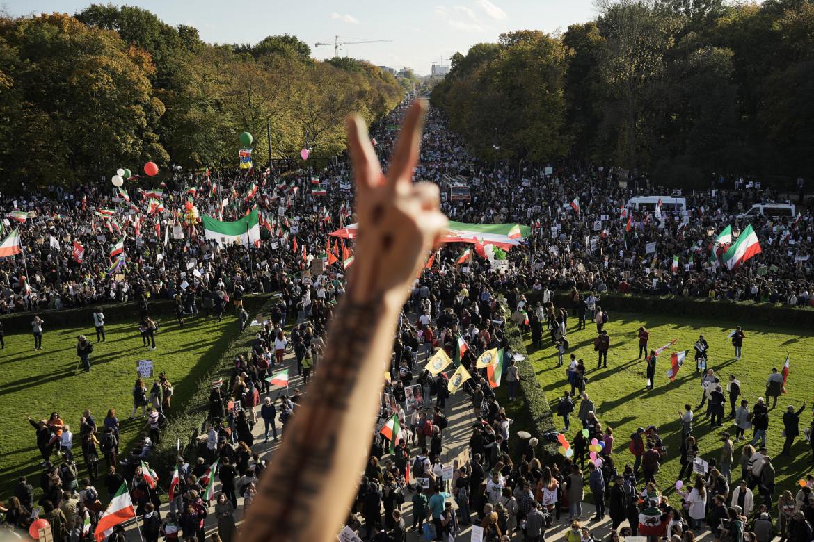 Con il movimento di massa iraniano senza disincanto