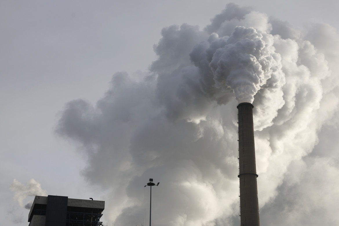 Una centrale elettrica a carbone foto Ap