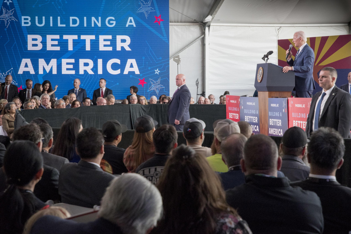 La guerra economica a colpi di chip, Biden «internalizza» Taiwan