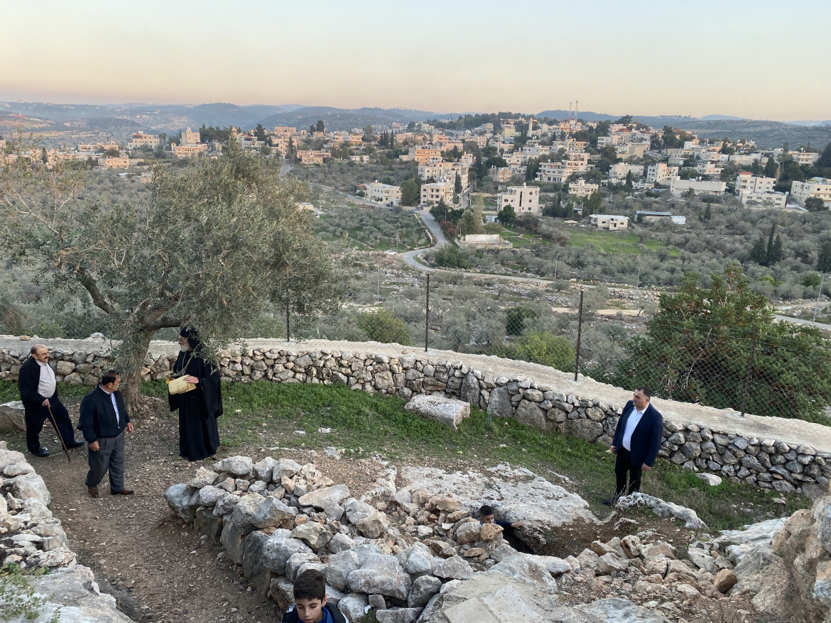 All’ombra del muro israeliano, il Natale silenzioso dei cristiani di Aboud