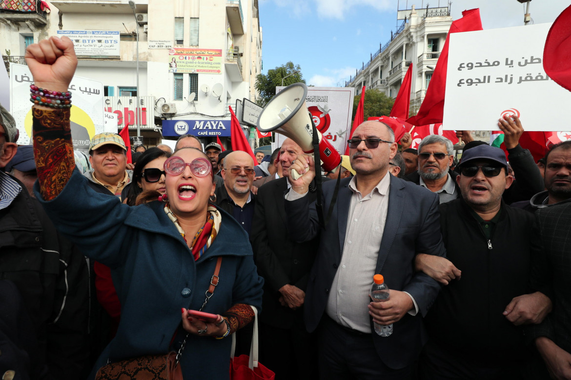 Nel giorno della rivoluzione, la protesta più grande è contro Saied