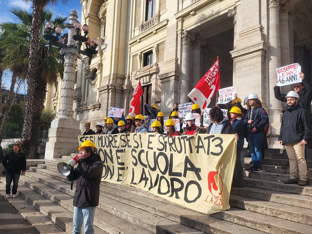 Manifestazione della Rete degli Studenti Medi Lazio foto twitter