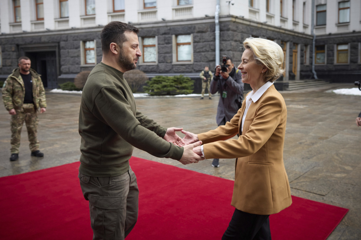 Von der Leyen da Zelensky, l’Europa aiuta ma Kiev chiede di più