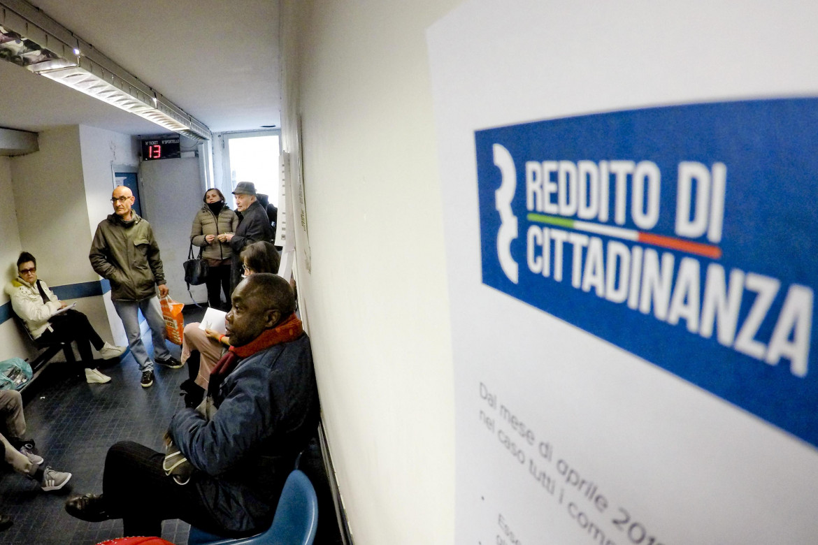 Stop al Reddito di cittadinanza, in arrivo oltre 32mila nuovi sms