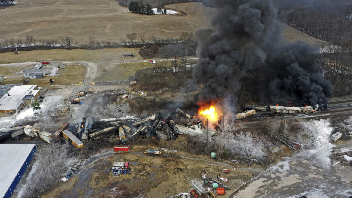 La rabbia dei cittadini dell’Ohio avvelenati dal treno deragliato