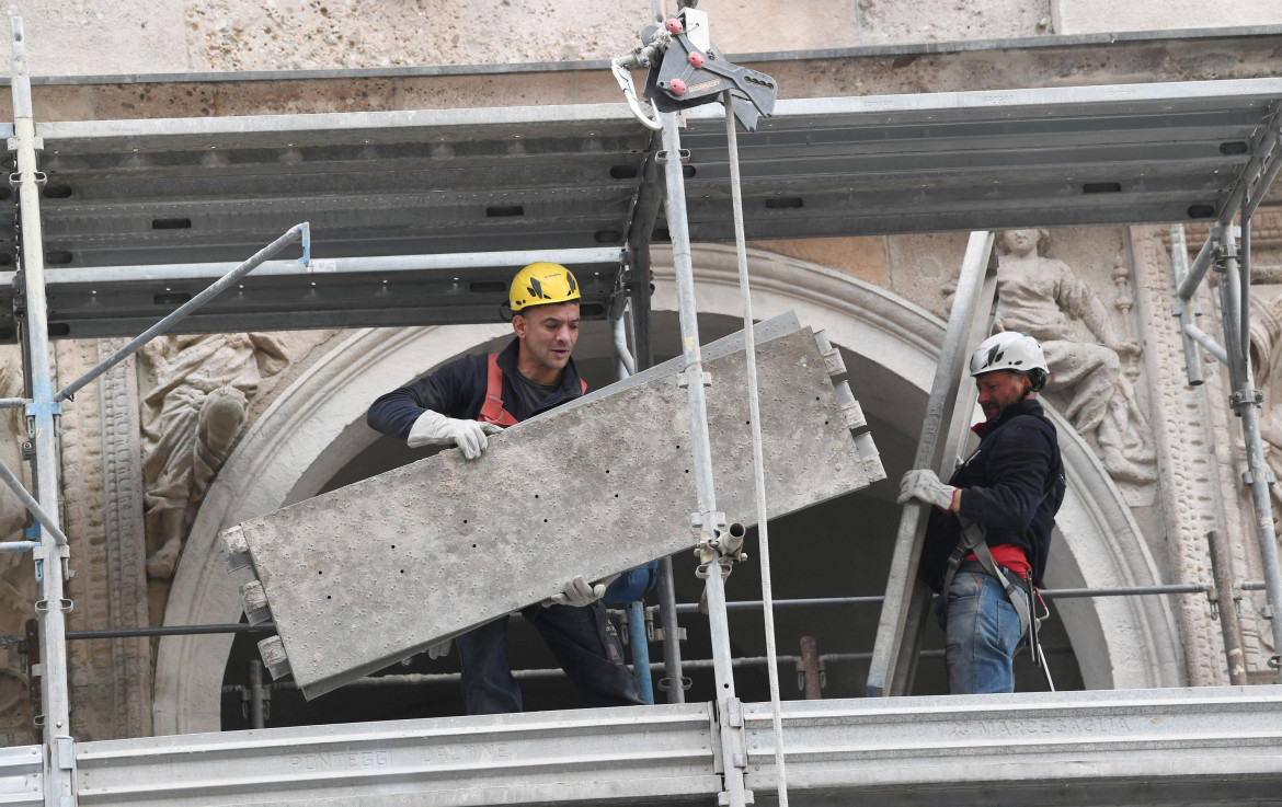 Imprese e sindacati in rivolta. La Cgil: 100 mila posti a rischio