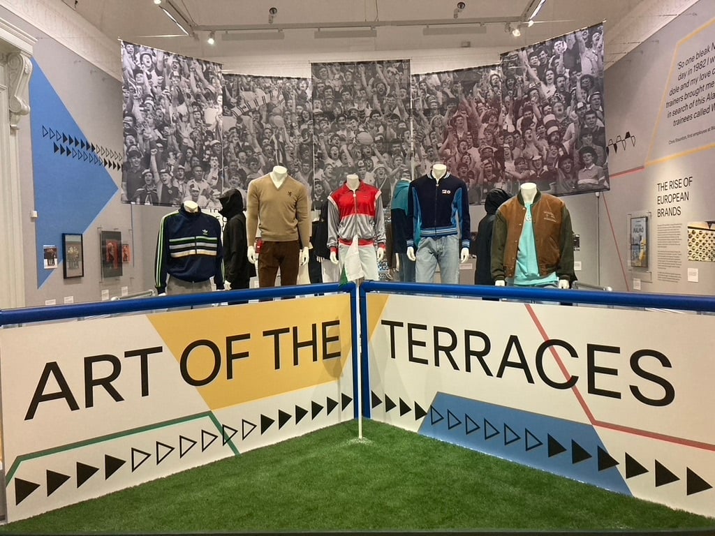 Quella moda da stadio inglese, tra tweed e terraces