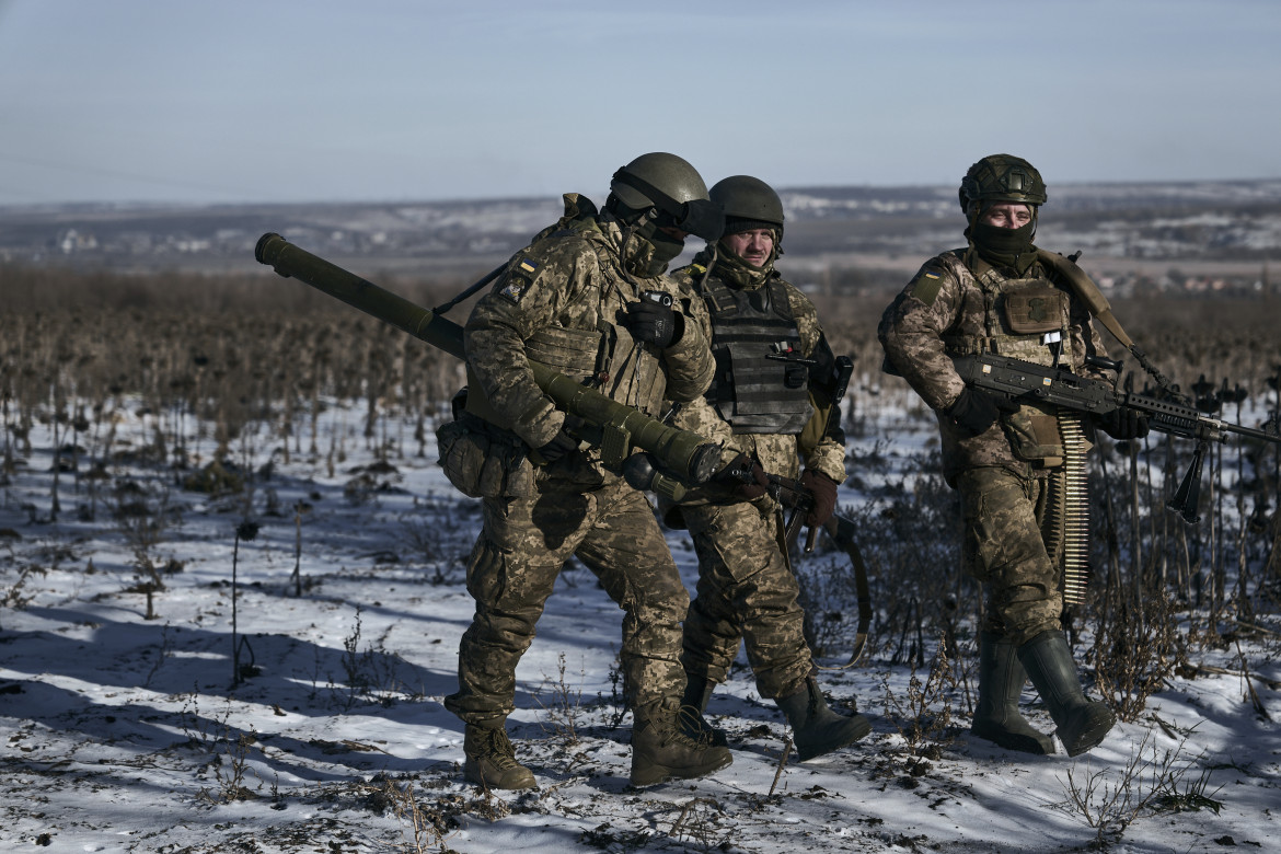 La protesta di migliaia  di giovani militari ucraini