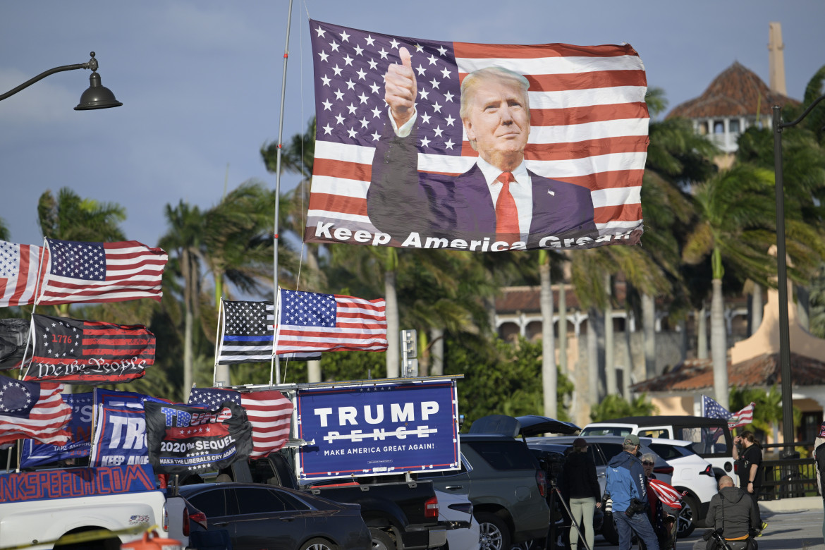 Poliziotti obiettori, fan furiosi: che fare se incriminano Trump