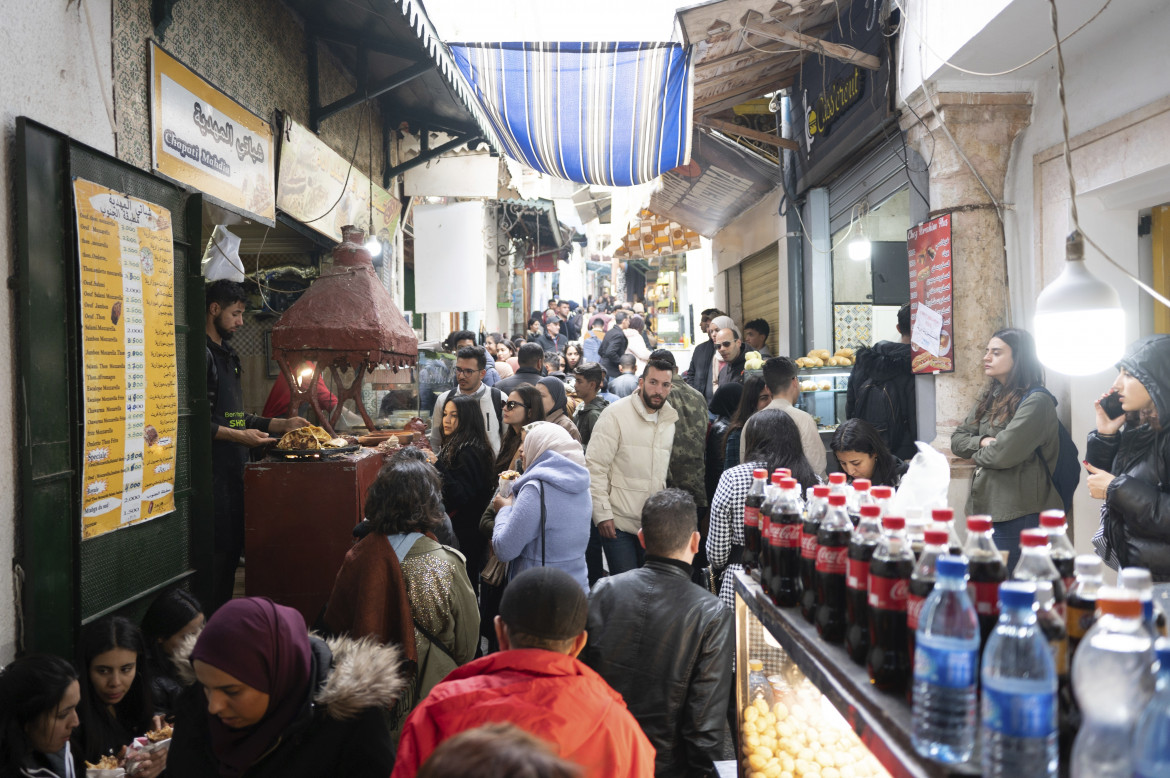 La Tunisia stretta tra crisi economica e partenze