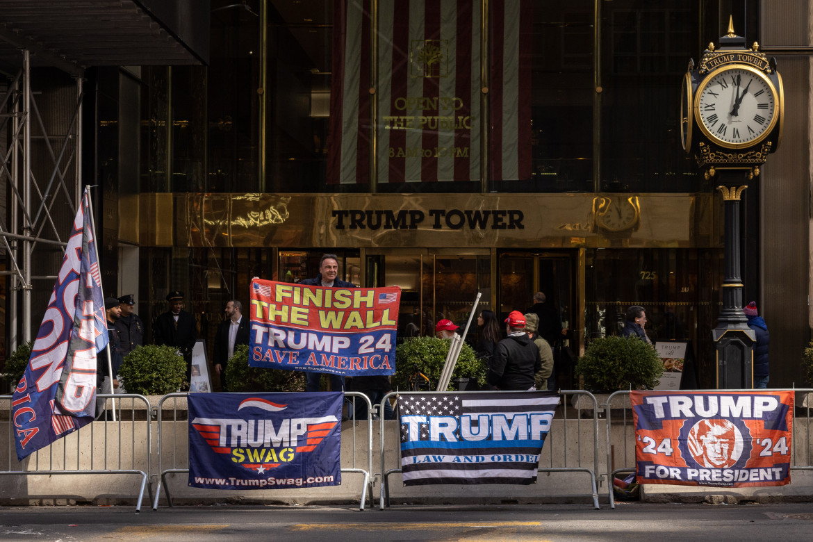 Un arresto al rallentatore, Trump promette «morte e distruzione»