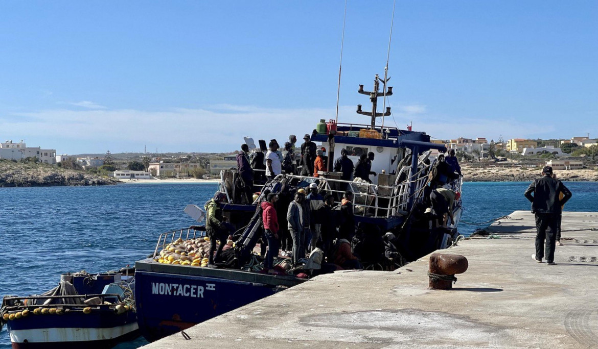 In difficoltà sui migranti il governo vara  lo stato di emergenza