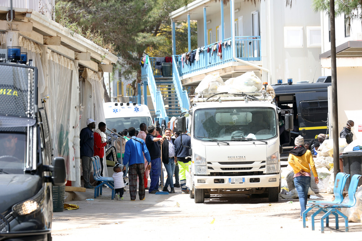 Migranti, il governo stringe su espulsioni e accoglienza