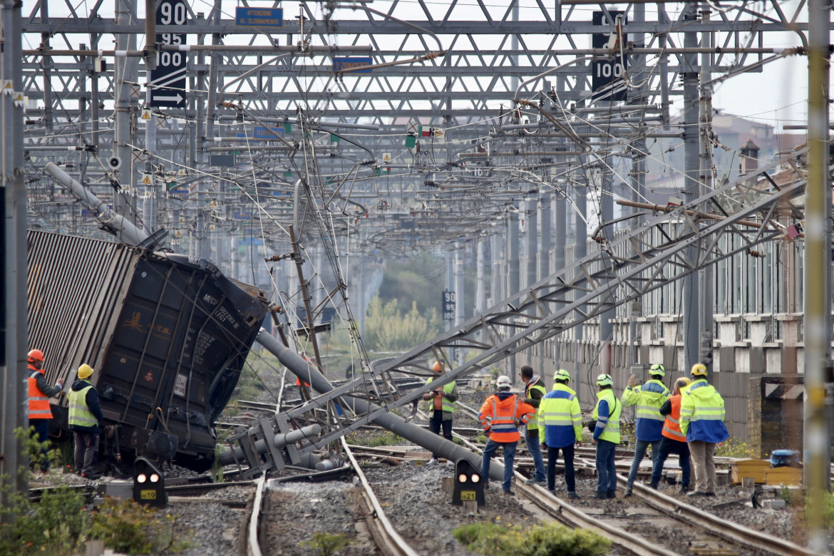 Deraglia treno merci a Firenze, traffico in tilt sulla Roma-Milano