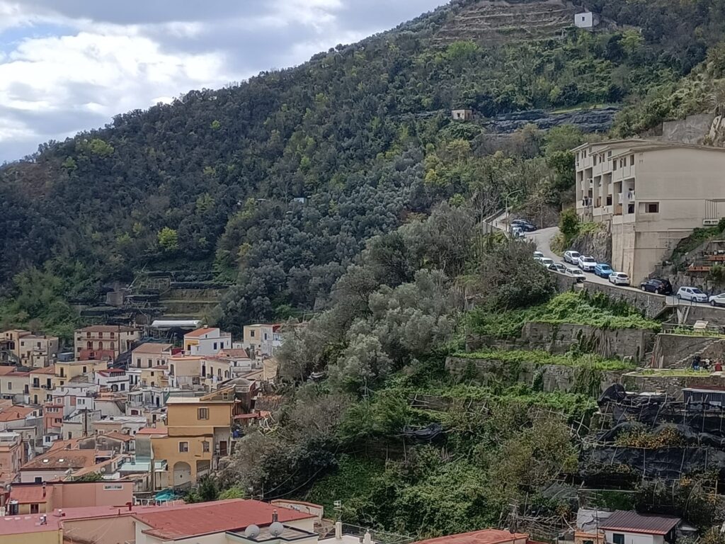 Nuovo cemento in Costiera amalfitana: a Cetara cancellata la tutela ambientale