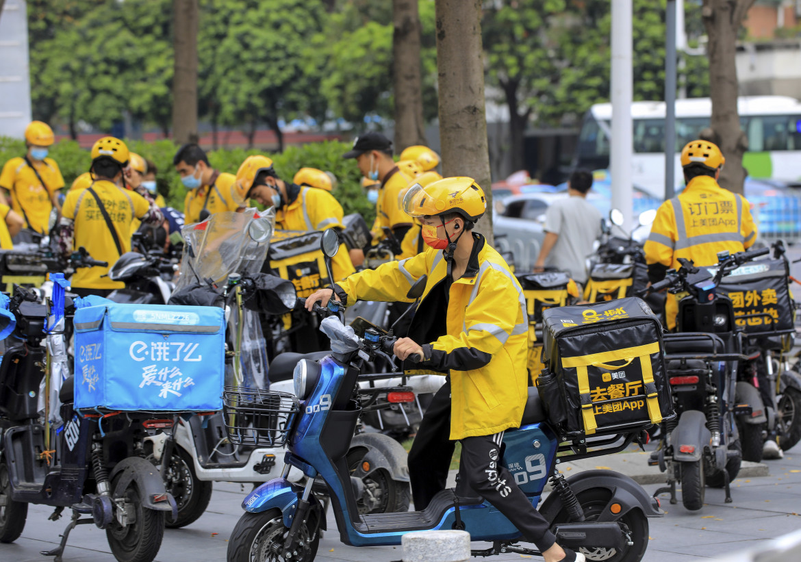 A Shanwei un esercito arrabbiato di rider contro il colosso cinese Meituan