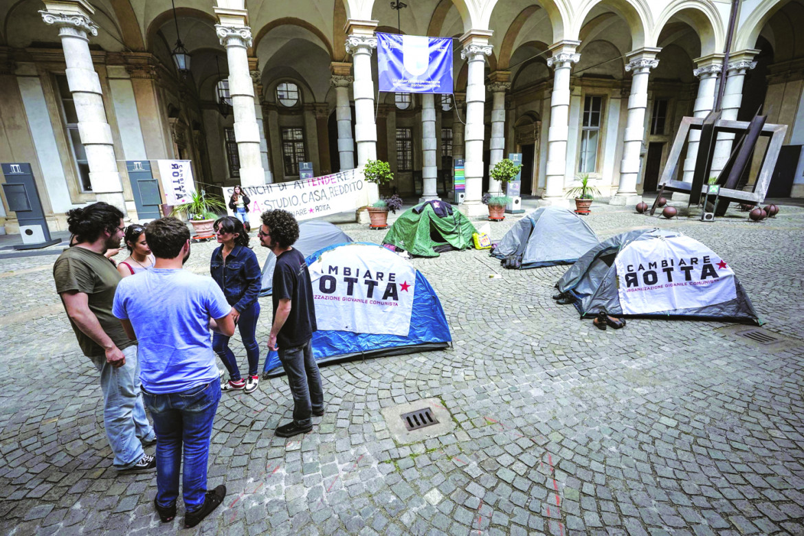 Le false promesse sulla casa nel deserto di politiche pubbliche