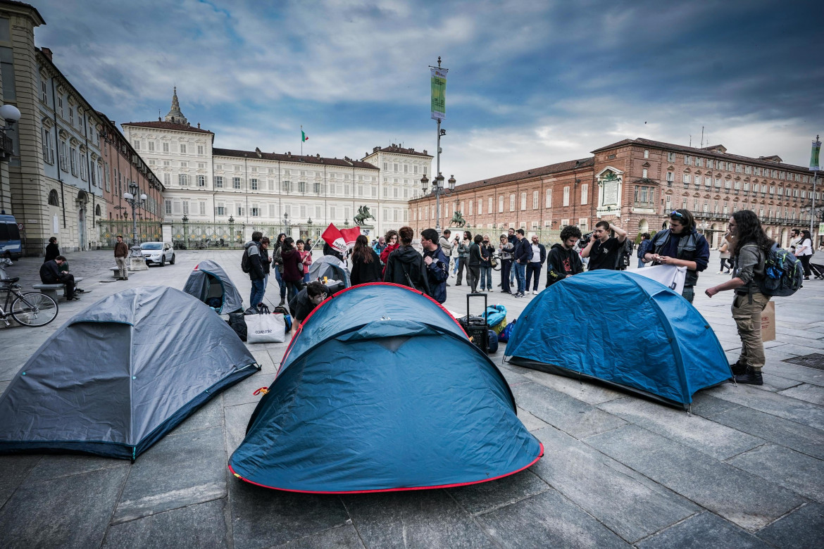 La protesta studentesca delle tende tra Catasto e Pnrr