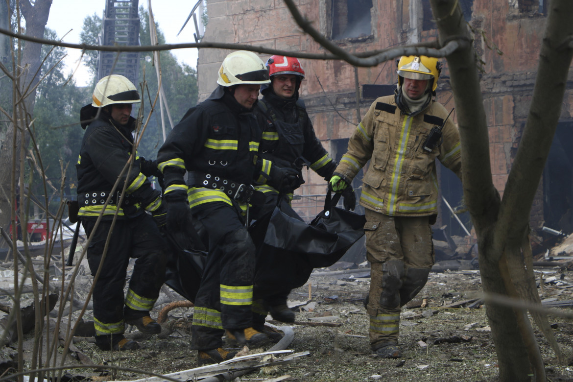 Dnipro, colpito un ospedale: 2  morti e 31 feriti