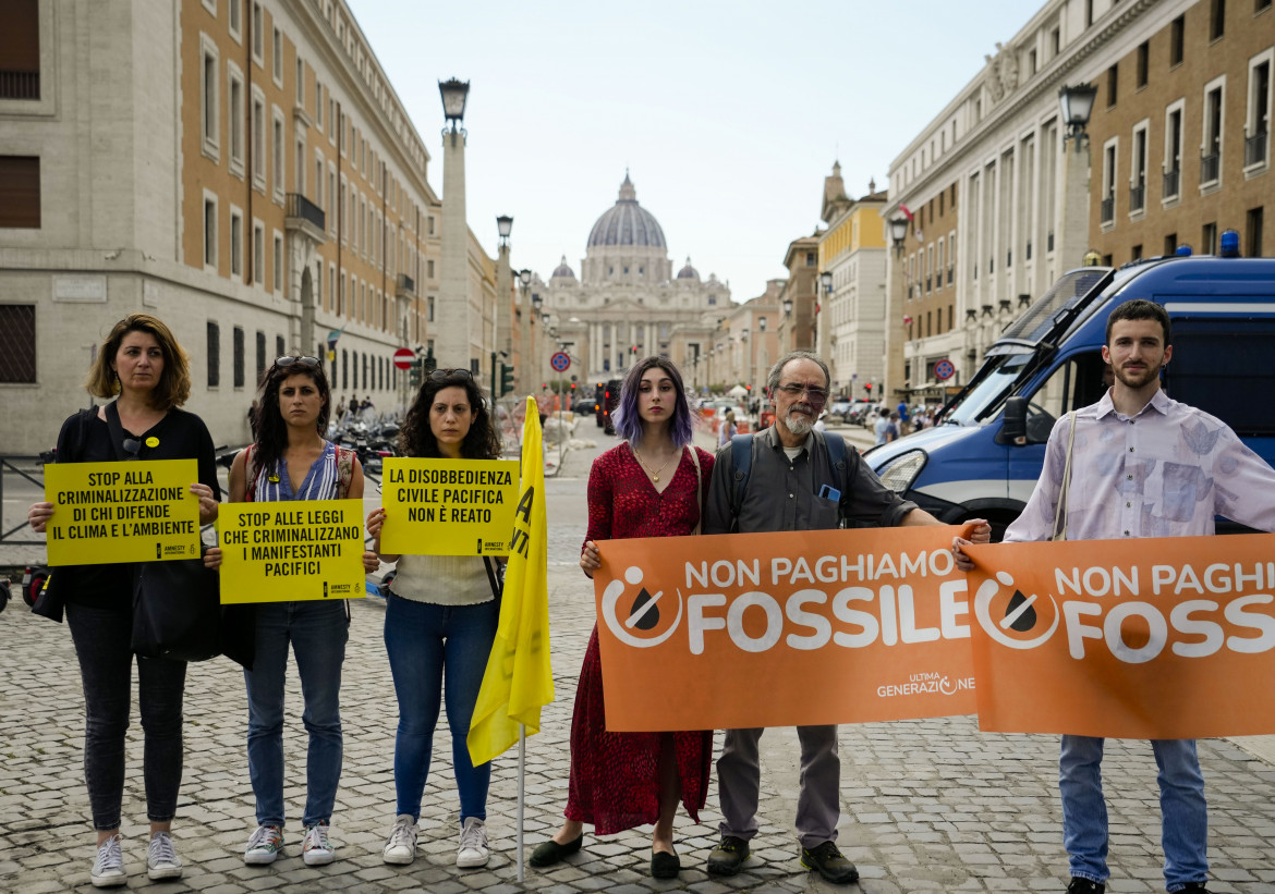 Ultima Generazione a processo anche in Vaticano. In tre alla sbarra