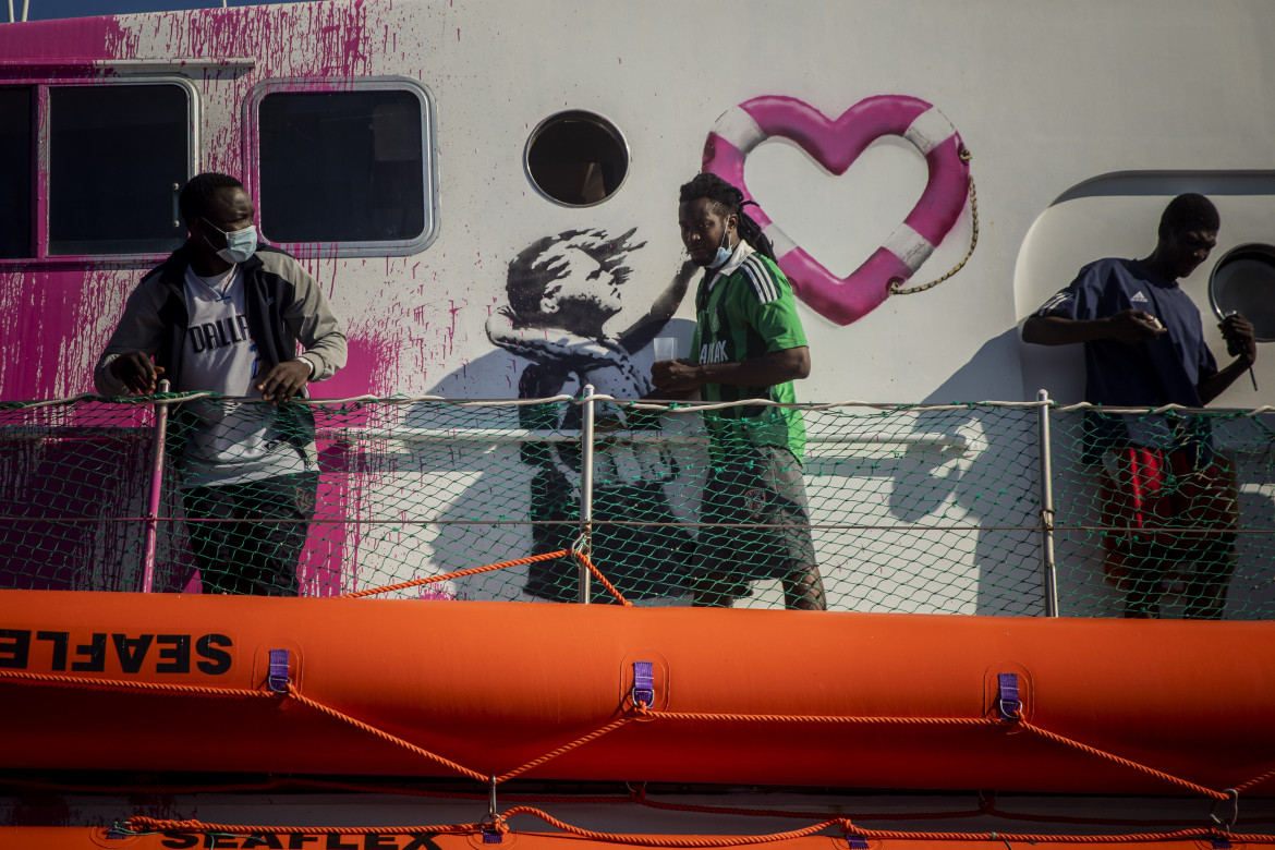 Detenzione di 20 giorni per la nave Louise Michel