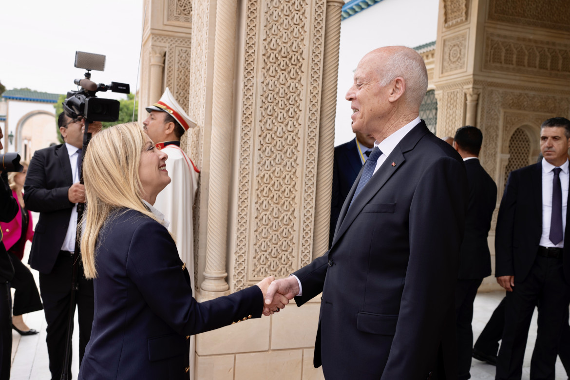 Energia e migranti, il viaggio a vuoto  di Meloni in Tunisia