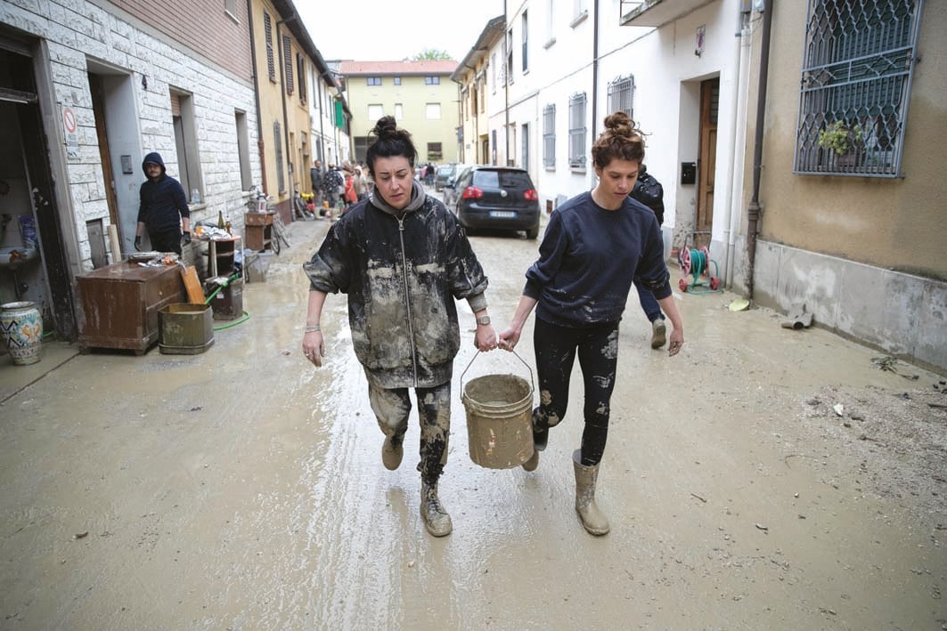 Diecimila stivali di fango, tutti in marcia per il clima