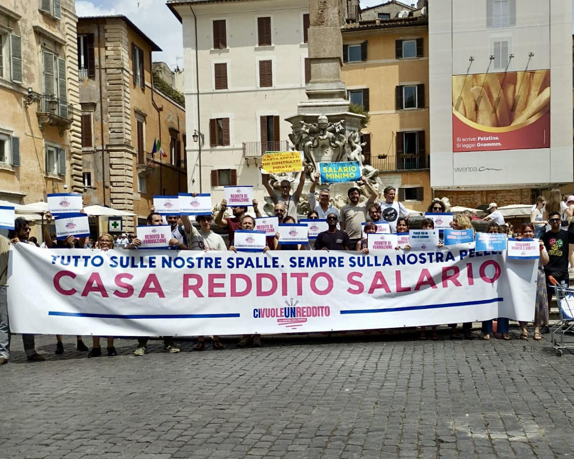 «Il decreto Lavoro è una follia». Presidio davanti al parlamento