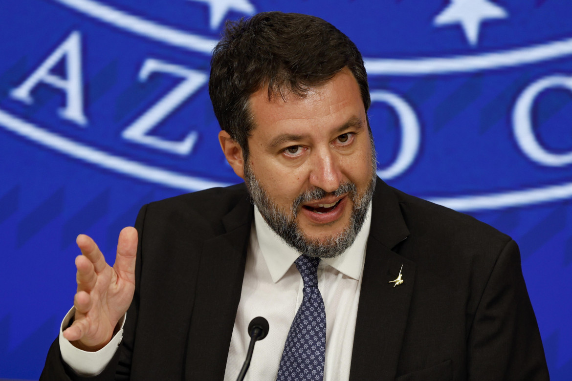 Il governo Meloni allergico al verde. Salvini: «Follia». Urso: «È il passato»