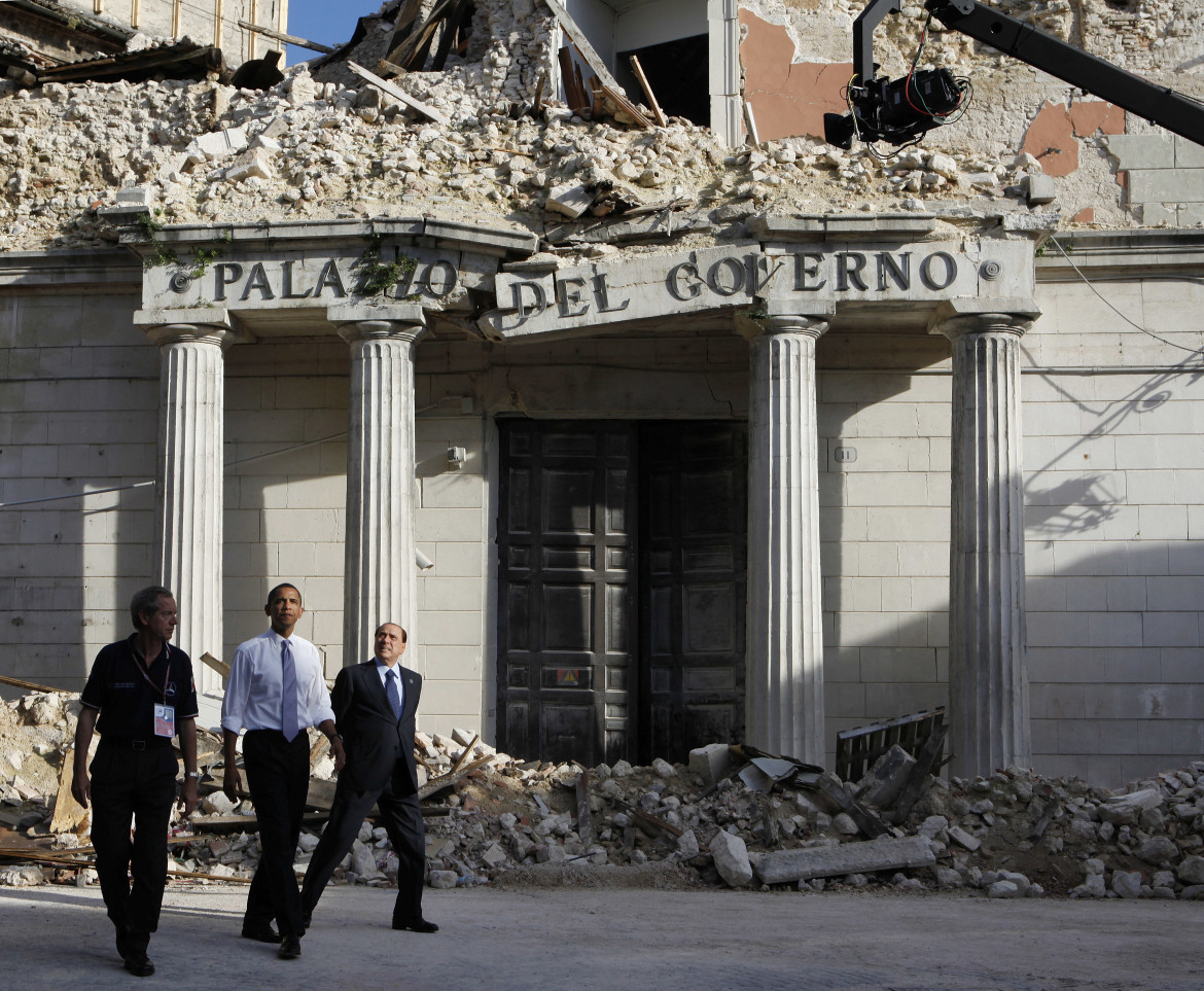 Gli occhi aperti della stampa estera sul lascito oscuro di un’epoca