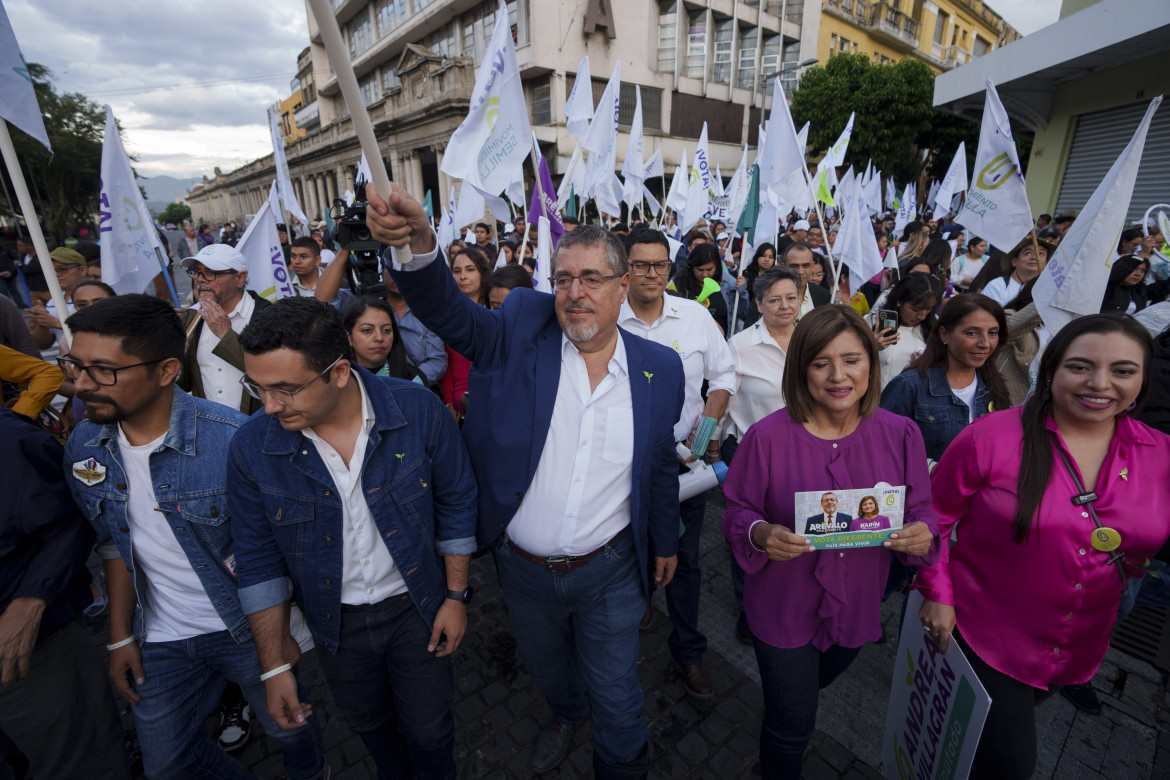 Guatemala che non t’aspetti. Al ballottaggio va la sinistra