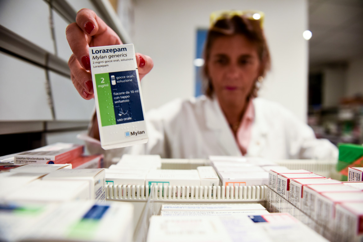 Prenditi una pasticca. In Lombardia, dove i farmaci arrivano un anno prima